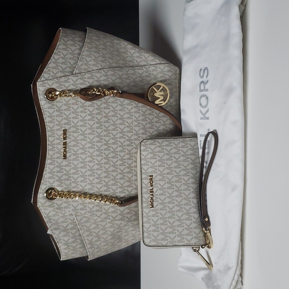 Michael Kors Jet Set Travel LG Chain Shoulder Tote